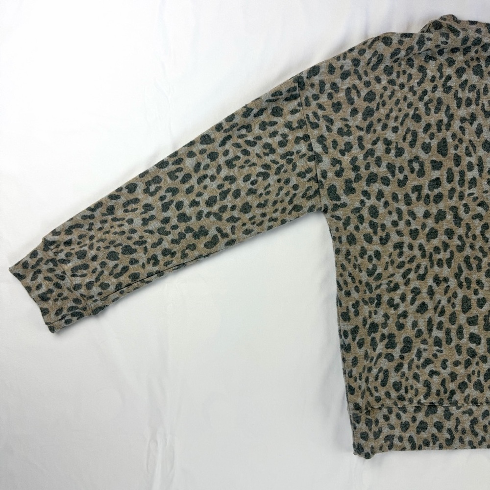 SUNDRY Grey Leopard Print Women's Pullover Top Size 2 Medium (Like New) - Picture 6 of 12